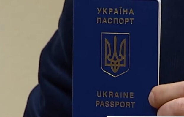 Украинский паспорт. Фото: Youtube