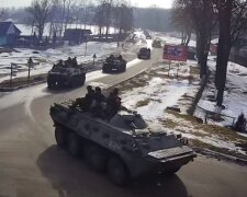 Российские оккупанты на военной технике в Украине. Фото: скриншот YouTube-видео