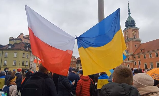 Прапори України та Польщі. Фото: скріншот YouTube-відео