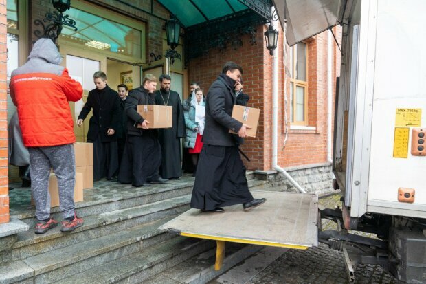 УПЦ передала 1,5 тис подарунків дітям з інвалідністю та сиротам до дня святого Миколая