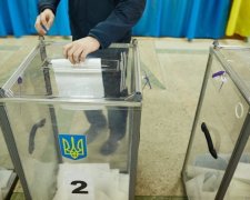 Лидеры парламентской гонки теряют в рейтингах: кому уходят голоса Вакарчука и Зеленского