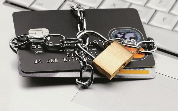 Приватбанк без причины блокирует банковские карты. Ничего пока не объясняют