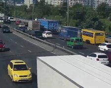 Колеса отвалились на ходу, киевские маршрутки превзошли сами себя: "Эта символ мэра Кличка"