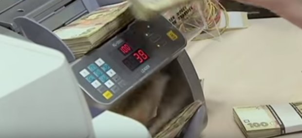 Операция в банке с деyьгами, фото: Скриншот YouTube
