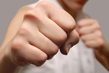 Пощечина и правый хук: пилот подрался со стюардессой - видео удивило весь мир