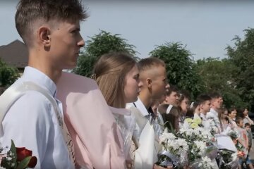 Старшокласники. Фото: скріншот YouTube-відео