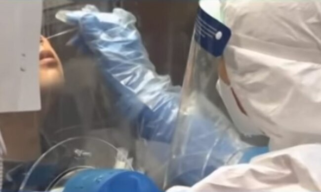 Ученые нашли еще один способ передачи коронавируса. Фото: скриншот YouTube