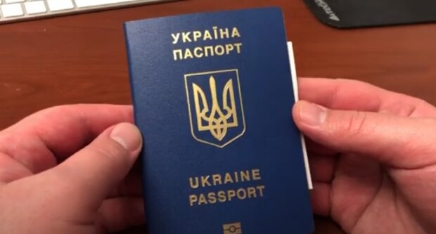 Украинцам придется массово менять документы: Кабмин принял радикальное решение, подробности