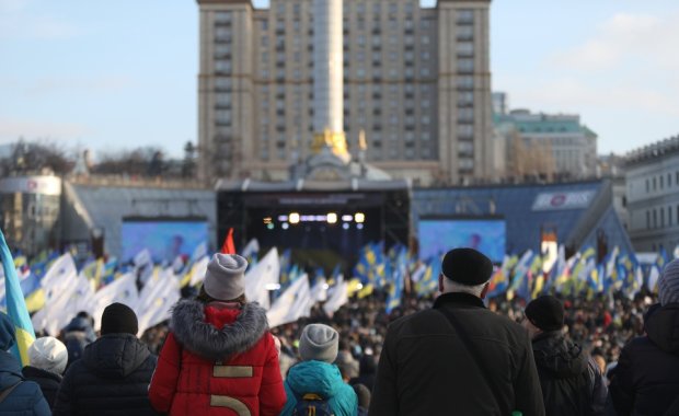 На Майдане звучат призывы не договариваться с Путиным. Фото: Укринформ