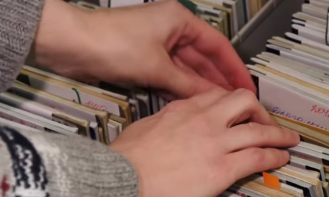 Трудовые книжки, фото: скриншот с youtube