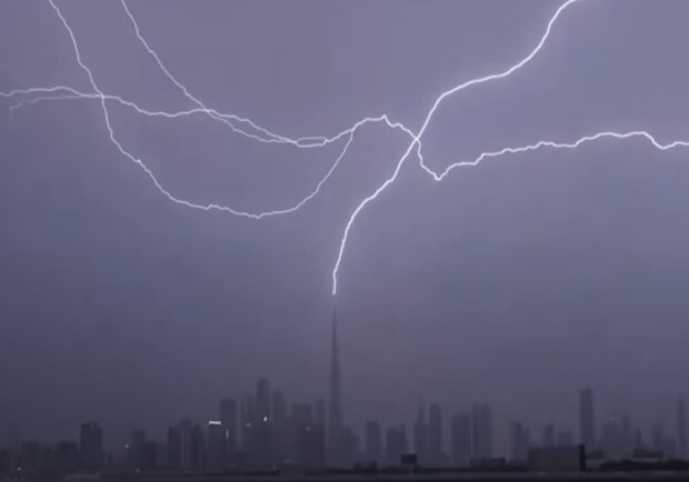 Шторм у Дубаї. Фото: скріншот YouTube