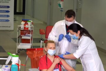 В Польше разгорается скандал из-за вакцинации. Фото: скриншот YouTube-видео