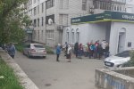 Пенсионеры штурмуют банки в Днепре: собрались кучкой, закончится плохо