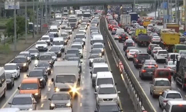 Заторы в Киеве. Фото: скриншот Youtube