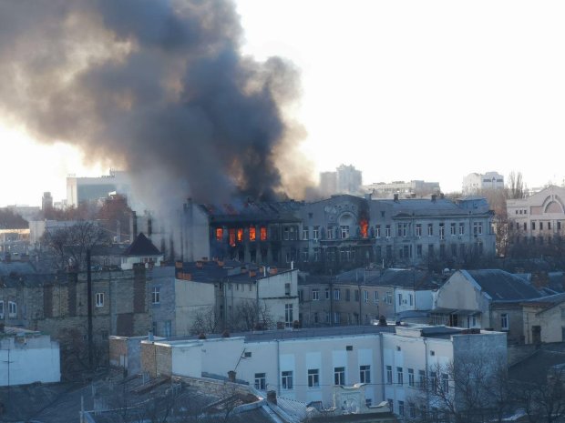 Масштабный пожар в Одессе. Фото: Думская
