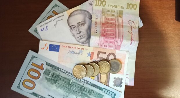 Украинцы массово не платят налоги: стало известно сколько не досчитали в бюджет