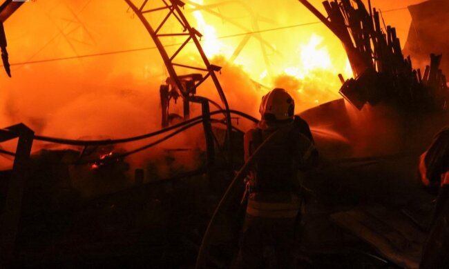 Пекельний удар по Києву: постраждали школи, дитсадки, ТЦ та будинки