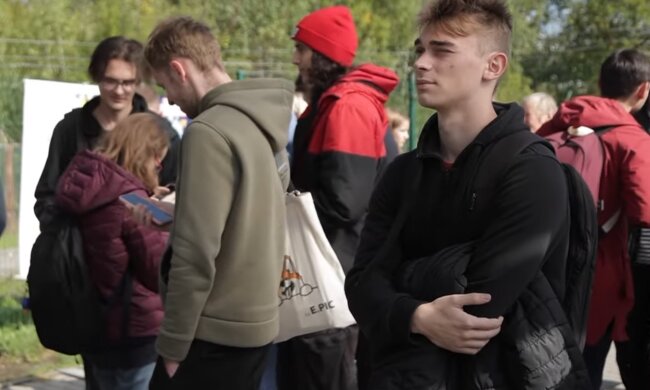 Подростки. Фото: скриншот YouTube-видео