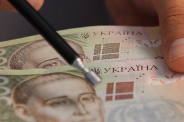 Фальшивые гривны. Фото: скрин видео Нацбанк