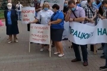 Киевские перевозчики не выдержали и пошли к Кличко: люди могут остаться без транспорта