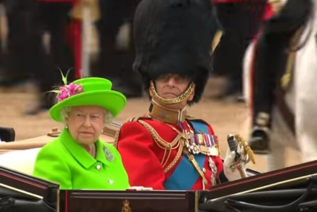 Королева Елизавета II и принц Филипп. Фото: скриншот YouTube-видео
