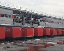 Последствия атаки россиян на терминал Новой почты в Днепре