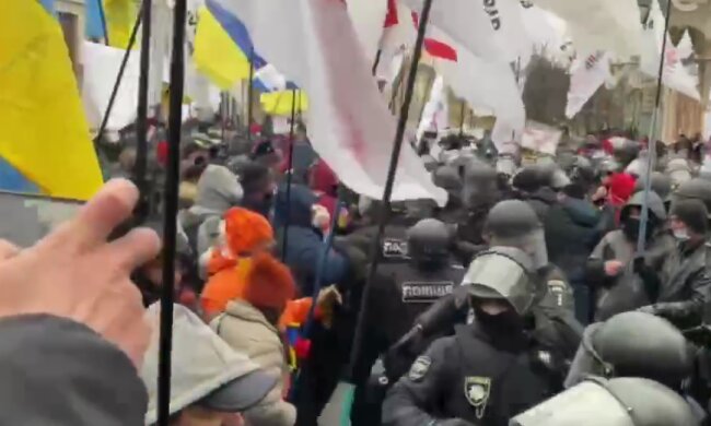 Митинг под Радой. Фото: скриншот Facebook-видео