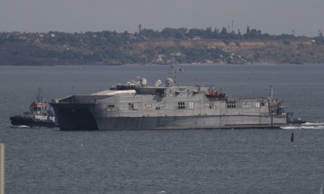 США усиливают свое присутствие в Черном море: в Одессу зашел военный корабль, фото