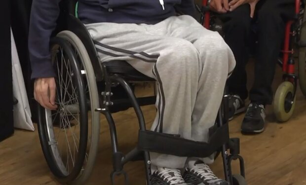 Людина з інвалідністю. Фото: скріншот YouTube-відео