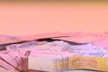 Відразу на 50 відсотків: у Раді вирішили як збільшать зарплати чиновникам