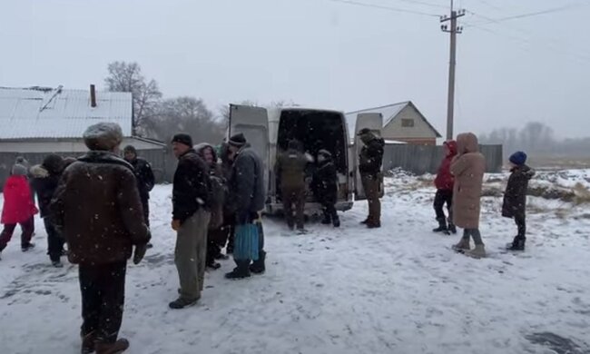 Люди. Фото: скріншот YouTube-відео