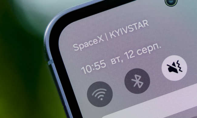 Украинцам рассказали, как подключить Starlink в смартфоне. Фото: FEDOROV
