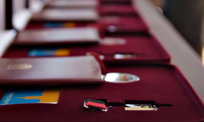 Награды Украины. Фото: скриншот YouTube-видео.