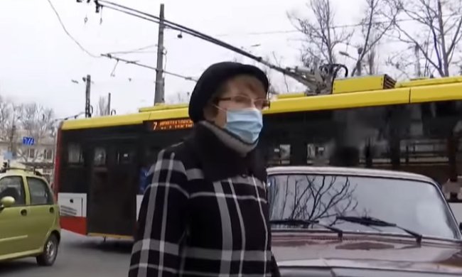 В Кабмине объяснили, почему стоит носить защитные маски на улице. Фото: скриншот YouTube