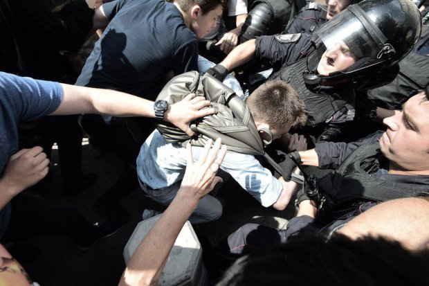 Протест в Москве стал наиболее масштабным в истории: полиция устала прессовать людей, число задержанных впечатляет
