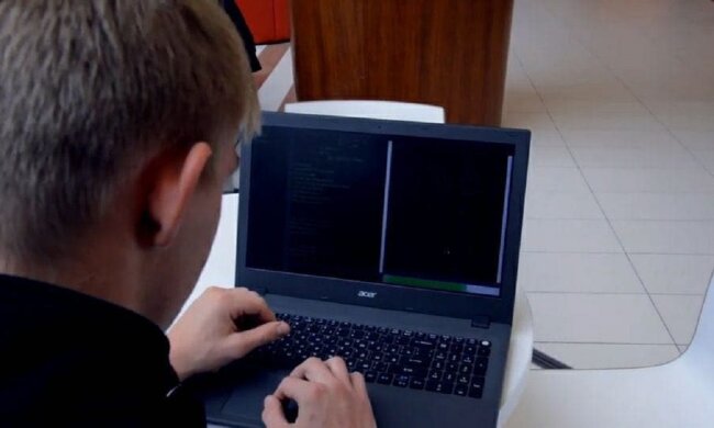 Аферисты в Сети. Фото: скриншот Youtube-видео