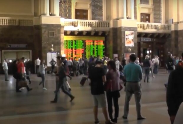 Железнодорожный вокзал Киев-Пассажирский. Фото: скриншот YouTube