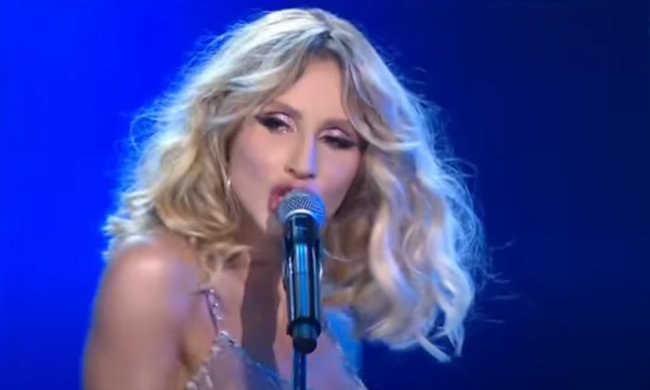 Певица Светлана Лобода показала свою шикарную фигуру спортивном наряде. Фото: скринн YouTube