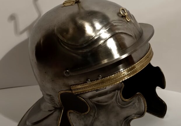 Римский шлем легионера. Фото: скриншот YouTube