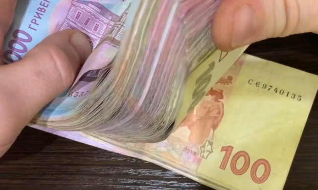 Гроші. Фото: скріншот YouTube-відео