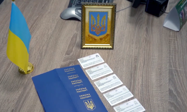 Обязательная замена: должны ли украинцы сдать паспорта и получить ID-карты