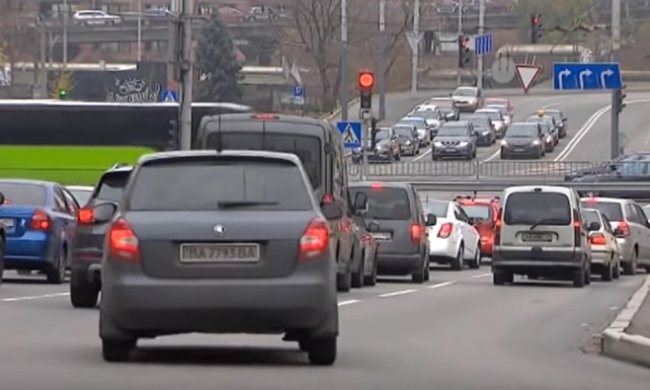 Наличие страхового полиса у водителей будут проверять по электронной базе. Фото: YouTube