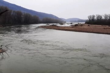 Збулася мрія ухилянтів: Кабмін ухвалив важливе рішення, у Тису стрибати більше не потрібно