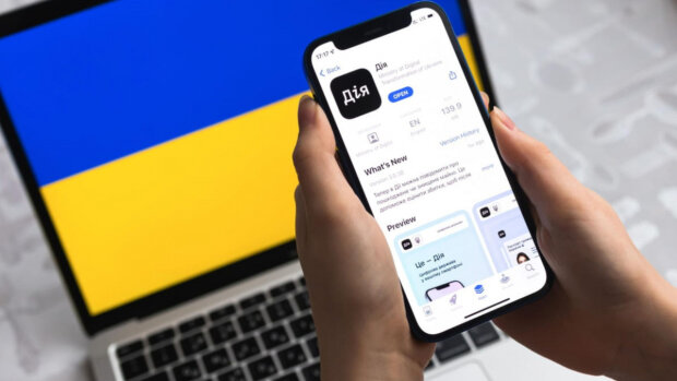 Застосунок Дія на смартфоні: е-Картка платника податків