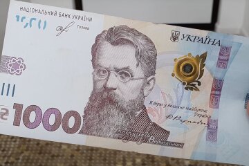 Деньги, скриншот из YouTube