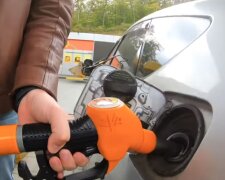 Новый удар по водителям: топливо на АЗС резко взлетело в цене
