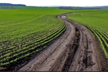 Как здесь не бояться: немецкие фермеры уже потирают руки на украинскую землю