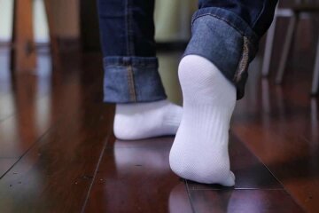 Привычка нюхать носки может способствовать госпитализации