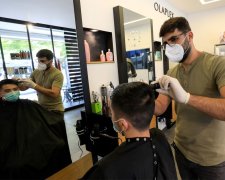 Открыть парикмахерские и мастерские: власти Днепропетровщины сдаются, подробности