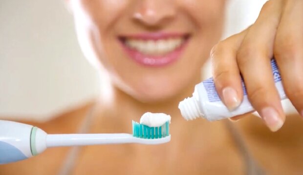Чистка зубов. Фото: YouTube